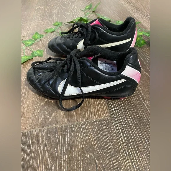 Nike Youth Jr.
Phantom GT size 1 shoes - Picture 2 of 7